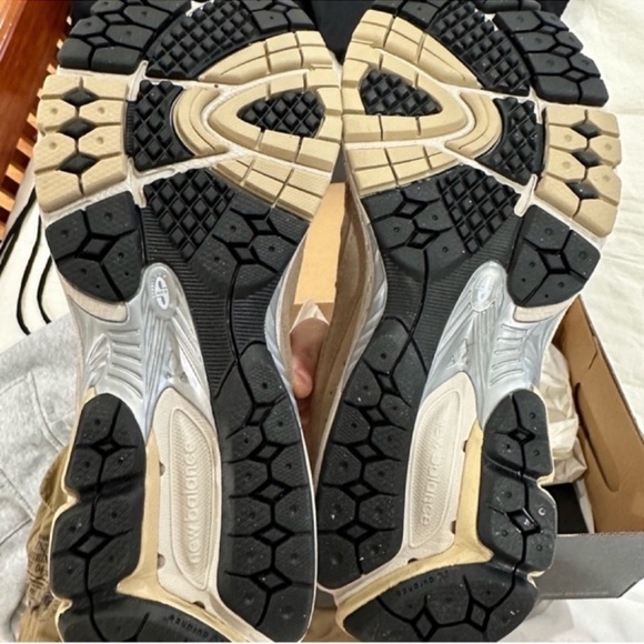 New Balance 2002R Beige/Silver/White (NWT) - Picture 7 of 7